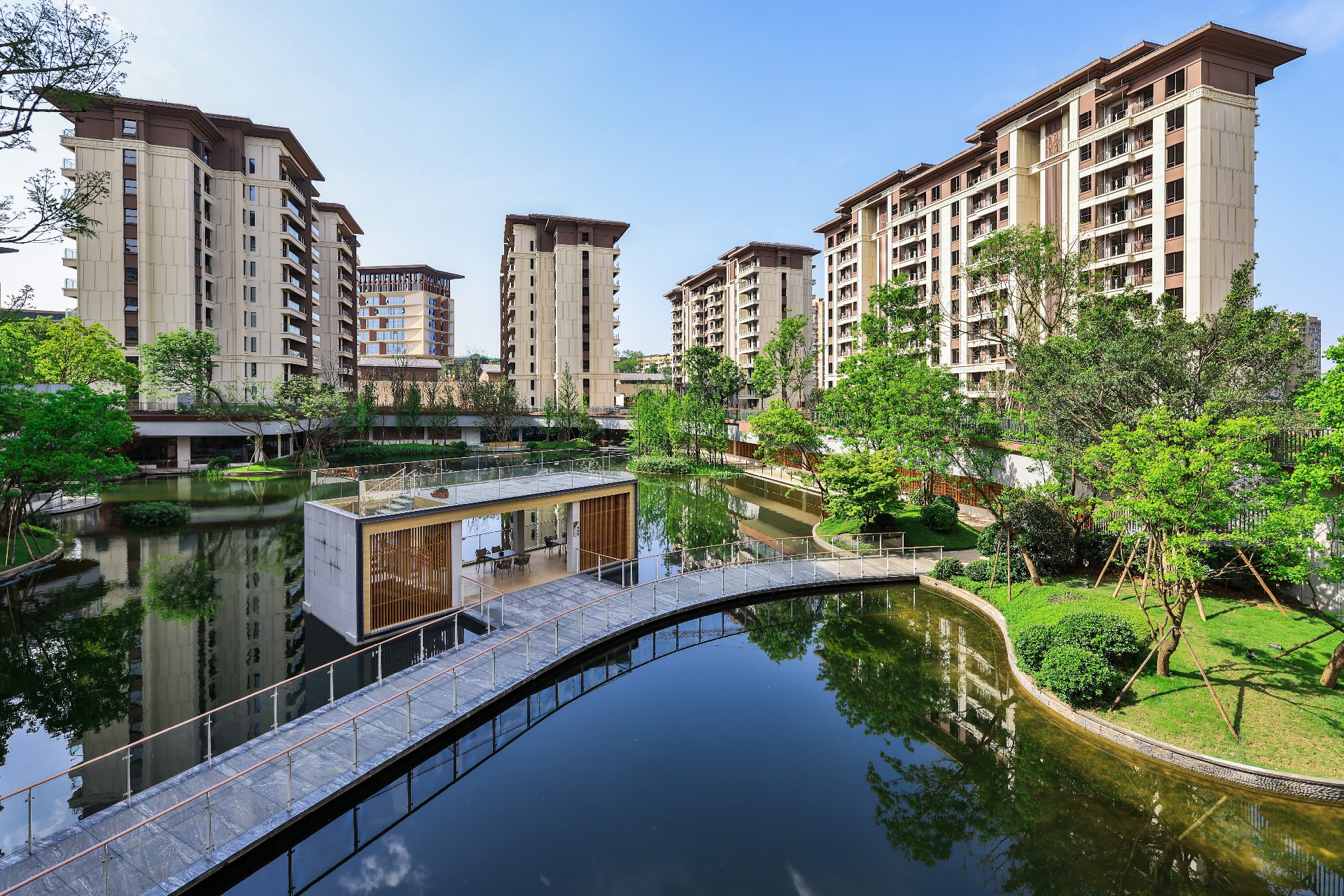 社區(qū)湖景.jpg